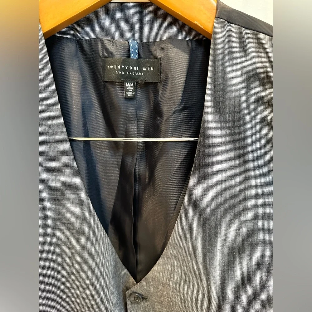 Vest - Picture 2 of 3